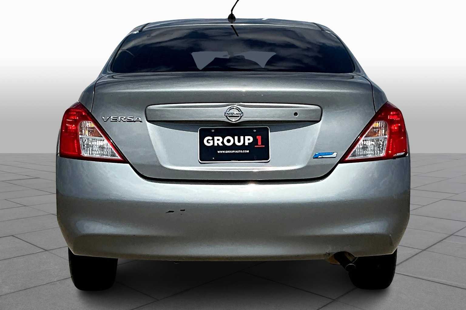 2014 Nissan Versa S photo 4