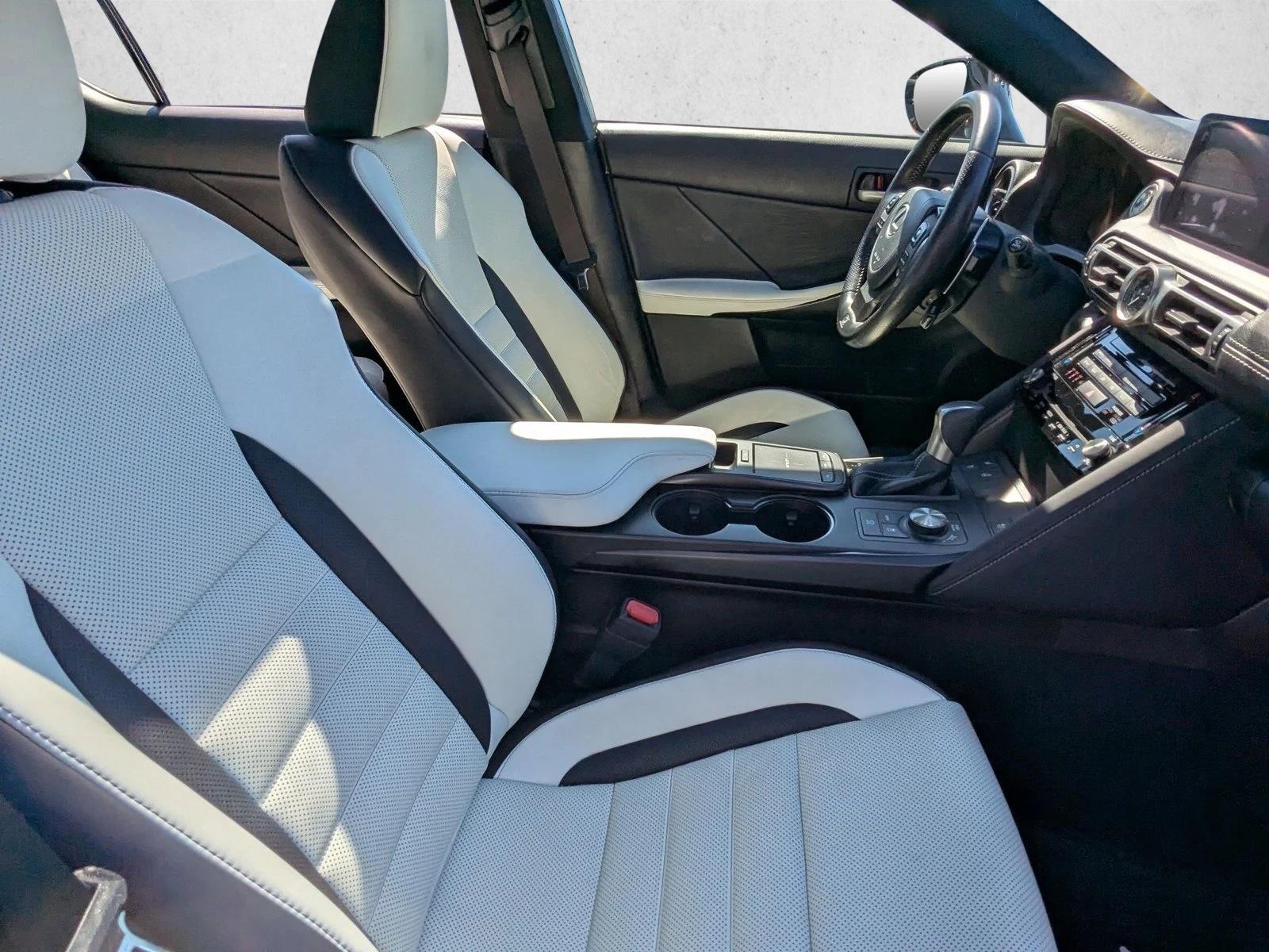 2022 Lexus IS 350 F SPORT photo 18