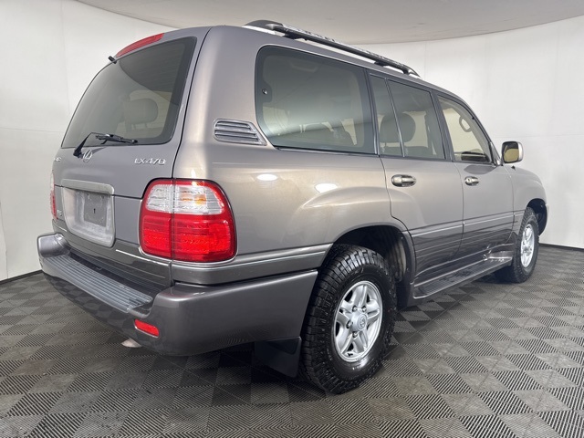 1999 Lexus LX 470 photo 3