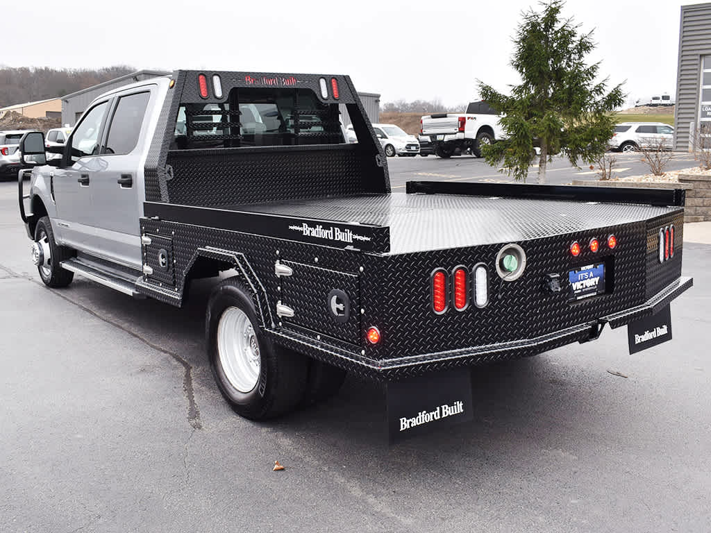 2022 Ford F-350 XLT photo 2