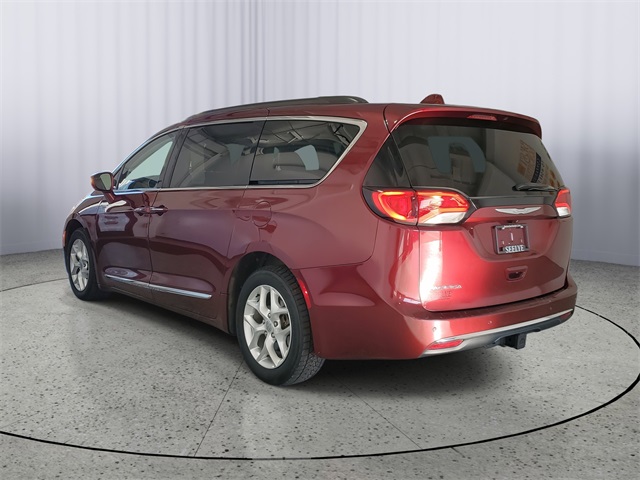 2017 Chrysler Pacifica Touring L photo 4