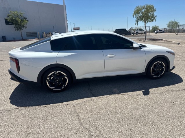 Used 2025 Snow White Pearl Kia EX image 8