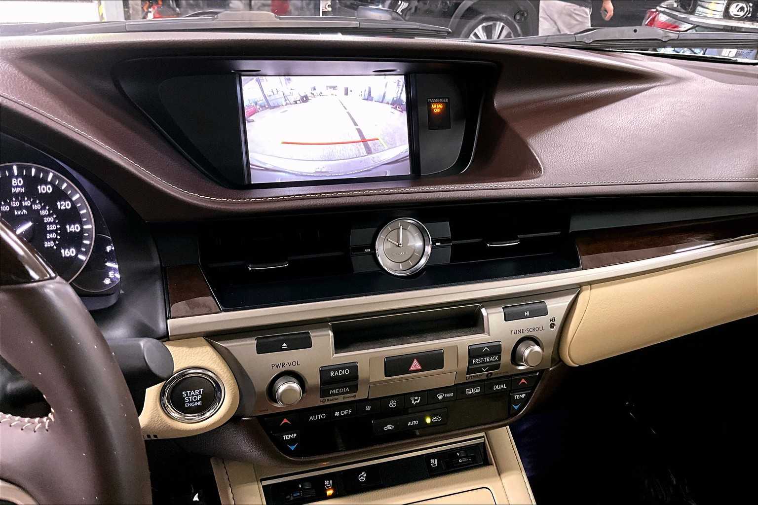 2017 Lexus ES 350 photo 25