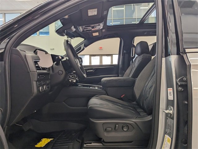 2025 Chevrolet Tahoe Premier photo 3