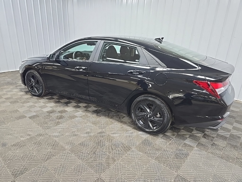 2023 Hyundai Elantra SEL photo 4