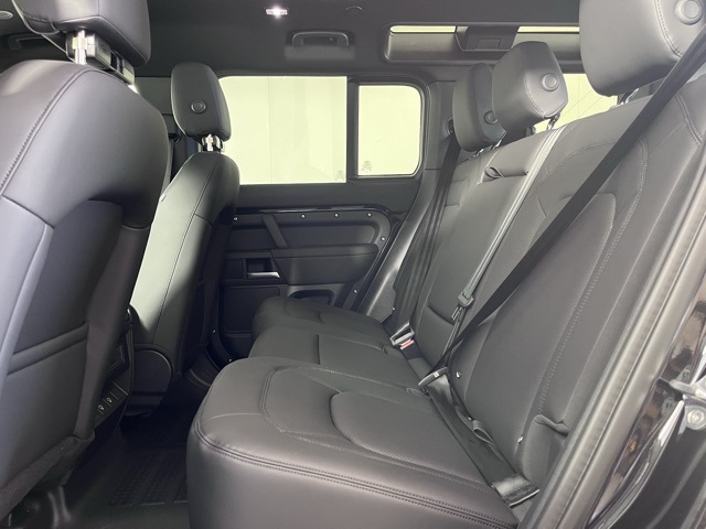 2025 Land Rover Defender 110 S photo 21