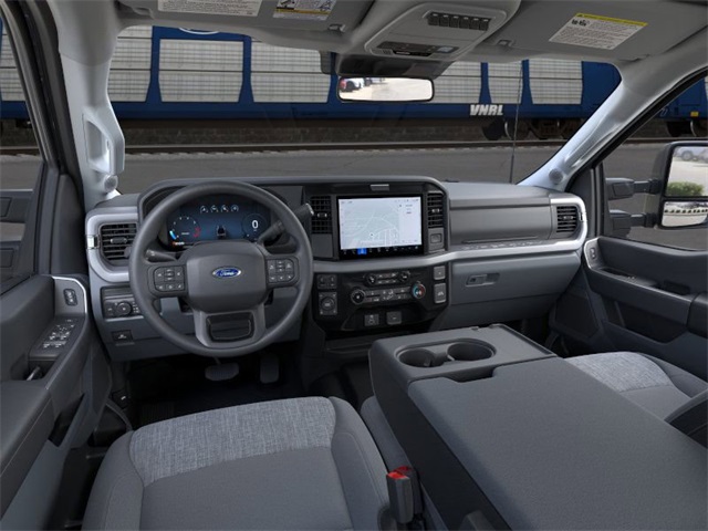 2026 Ford F-350 XLT photo 9