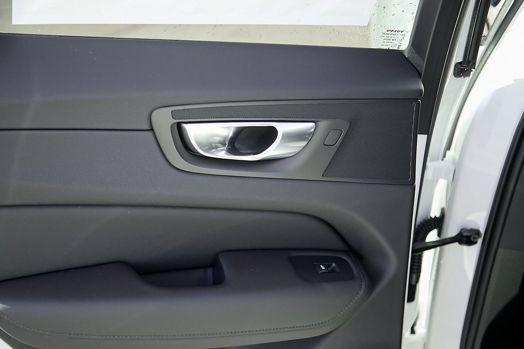 2026 VOLVO XC60 - Image 19