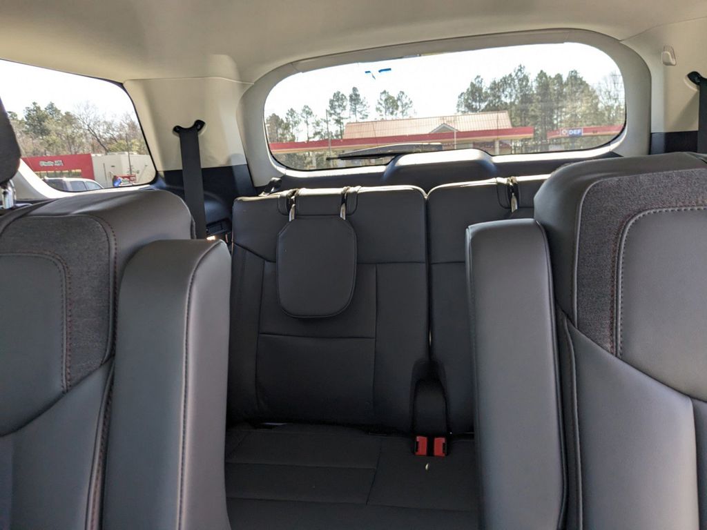 2025 Ford Explorer photo 14