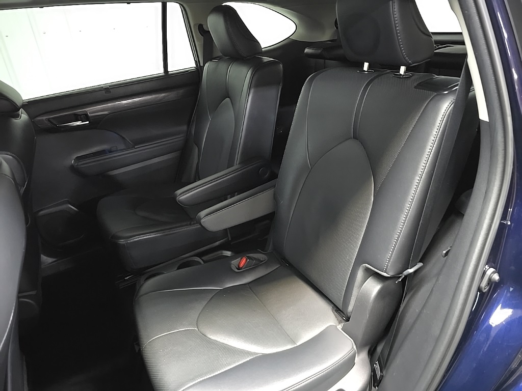 2022 Toyota Highlander Limited photo 32