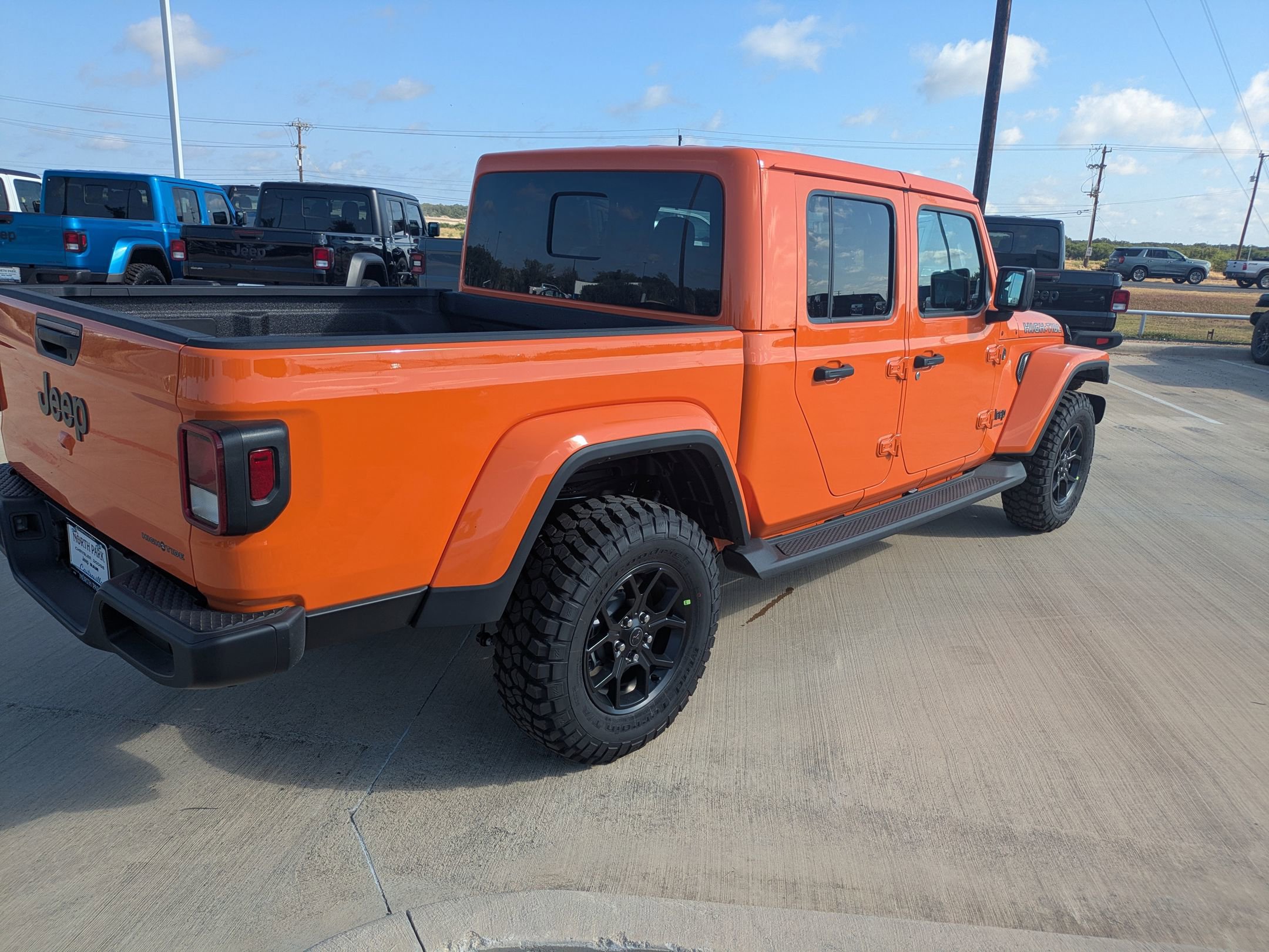 2025 Jeep Gladiator Sport photo 2
