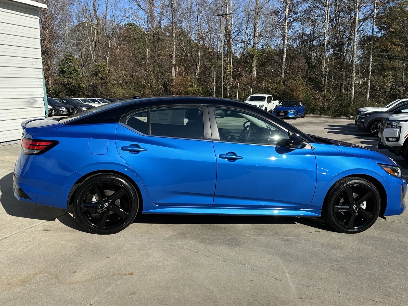 2025 Nissan Sentra SR photo 9