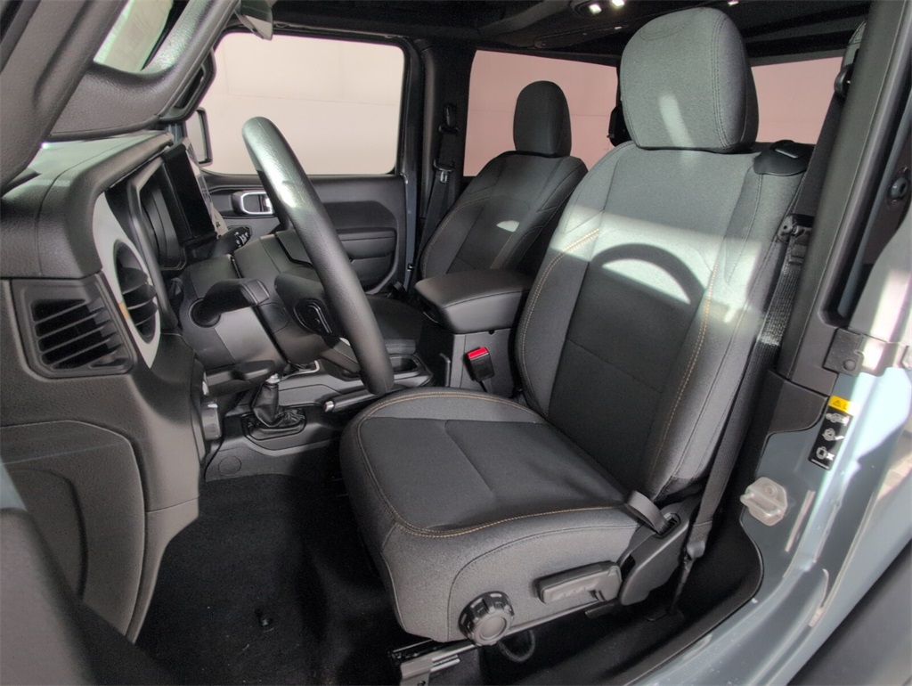 2025 Jeep Wrangler Sport photo 5