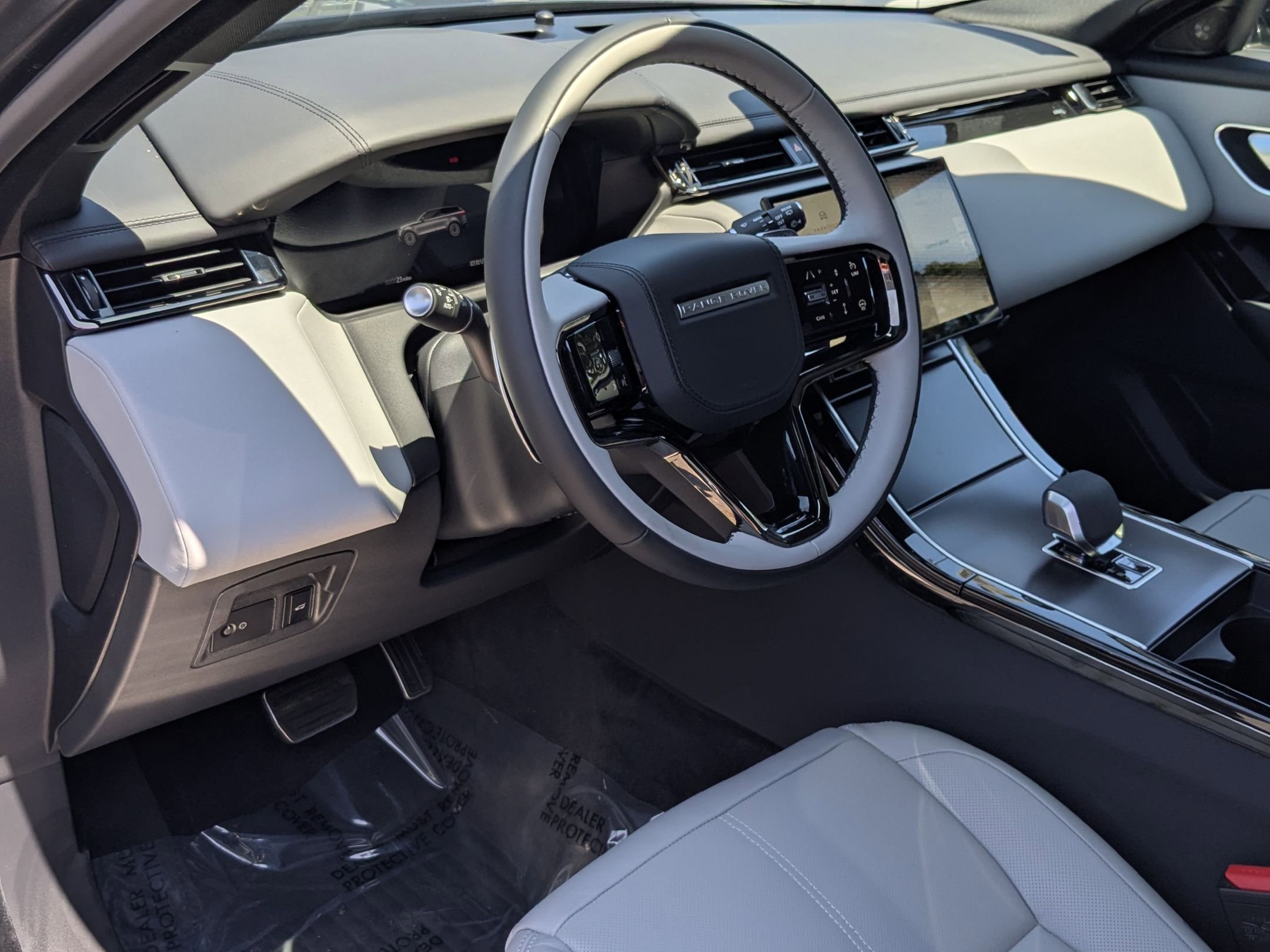 2026 Land Rover Range Rover Velar SE photo 2