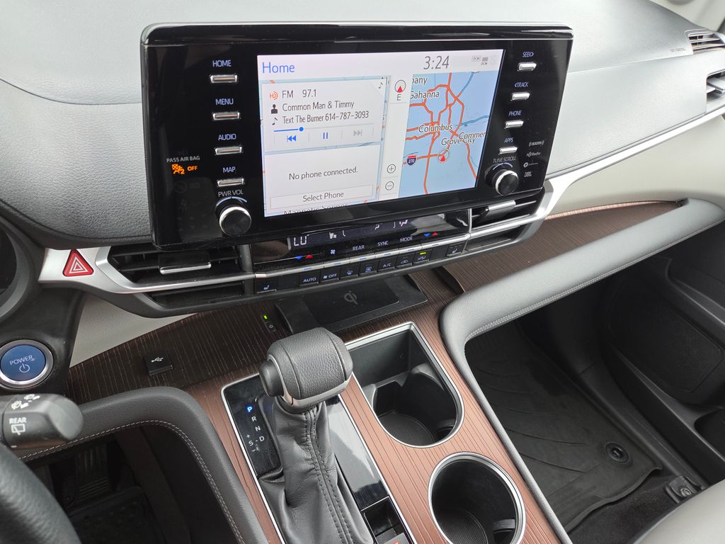 2022 Toyota Sienna XLE photo 22