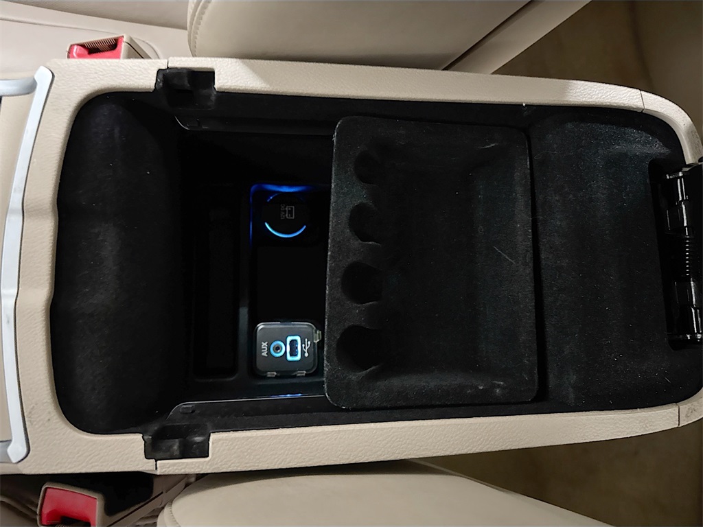 2013 Chrysler 300 Base photo 27