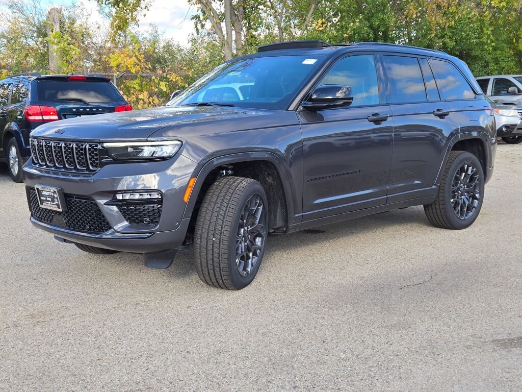 2025 Jeep Grand Cherokee Summit Reserve photo 3