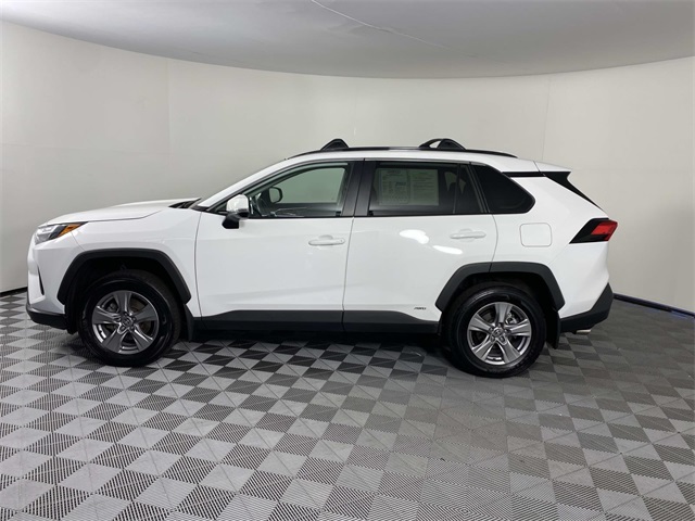 2024 Toyota RAV4 Hybrid XLE photo 3