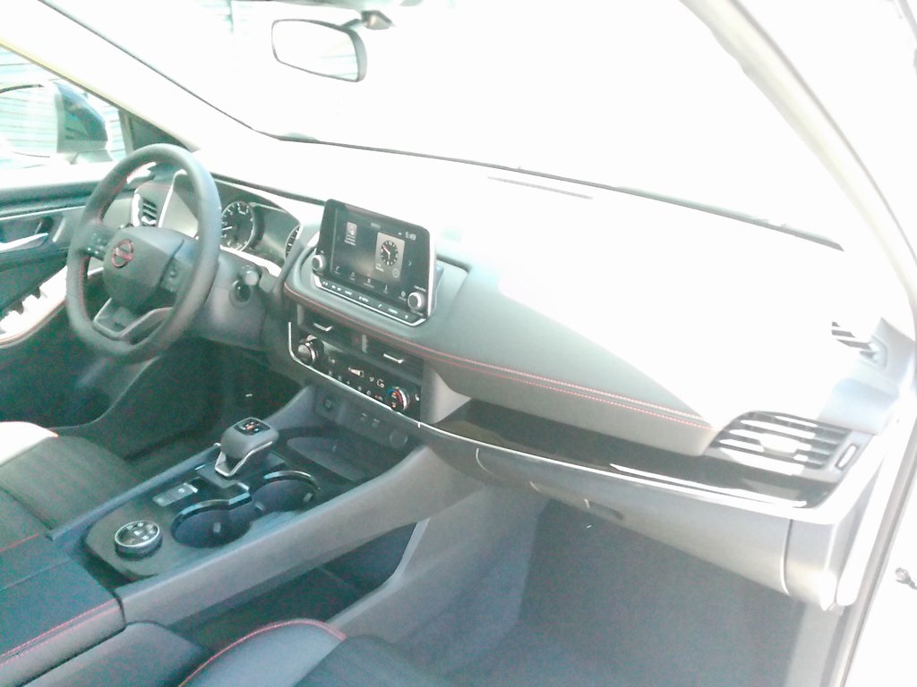2026 Nissan Rogue SV photo 13