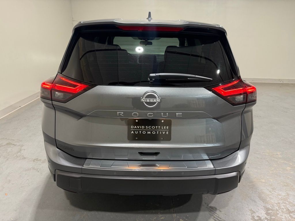 2026 Nissan Rogue SV photo 4