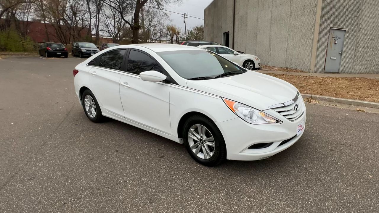 2013 Hyundai Sonata GLS photo 2