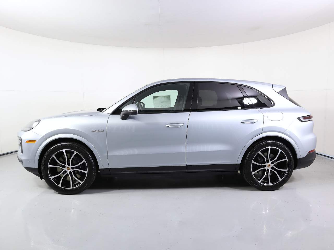 2025 Porsche Cayenne E-Hybrid photo 2