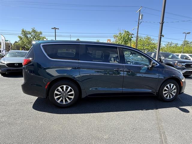 2023 Chrysler Pacifica Hybrid Touring L photo 4
