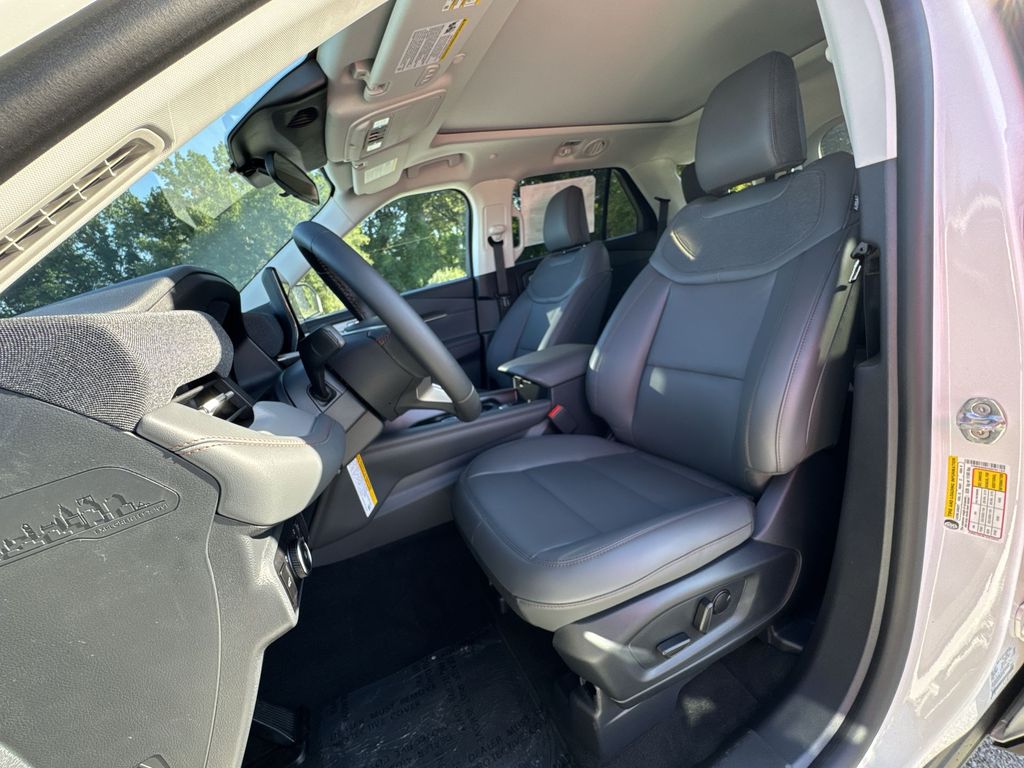 2025 Ford Explorer photo 12