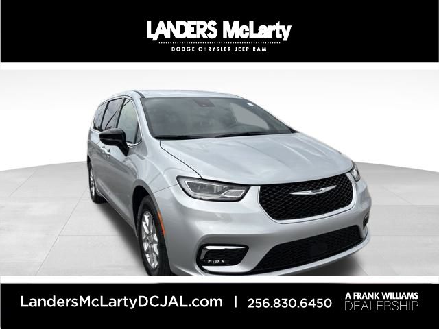 2026 Chrysler Pacifica Select's photo