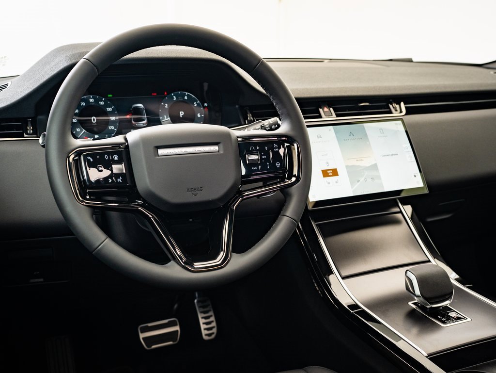 2026 Land Rover Range Rover Evoque Dynamic SE photo 3