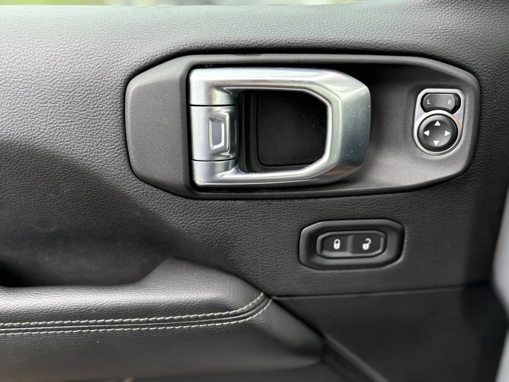2022 Jeep Wrangler Unlimited Sahara photo 21