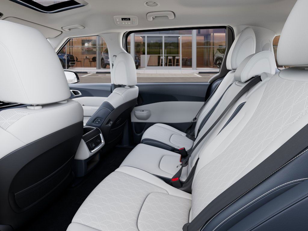 2025 Kia Carnival SX photo 17