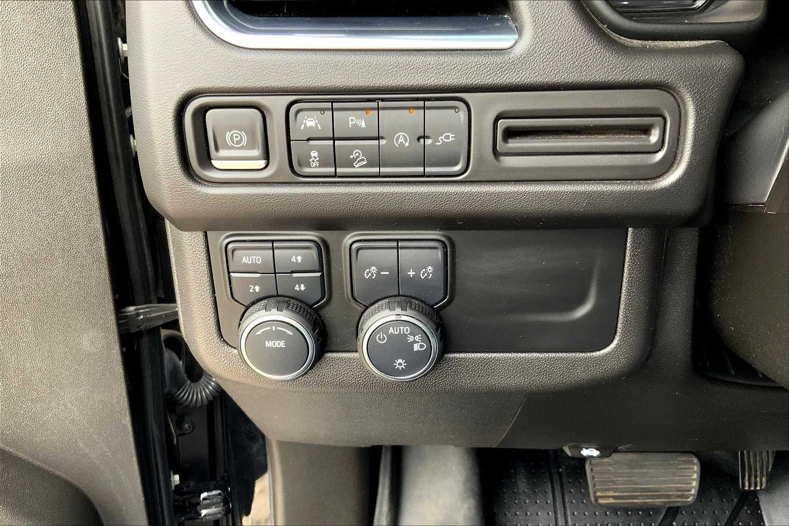 2021 Chevrolet Tahoe Z71 photo 28