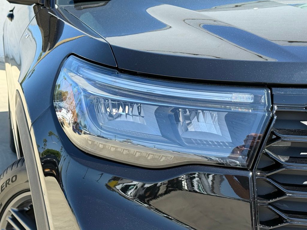 2025 Ford Explorer ST-Line photo 3