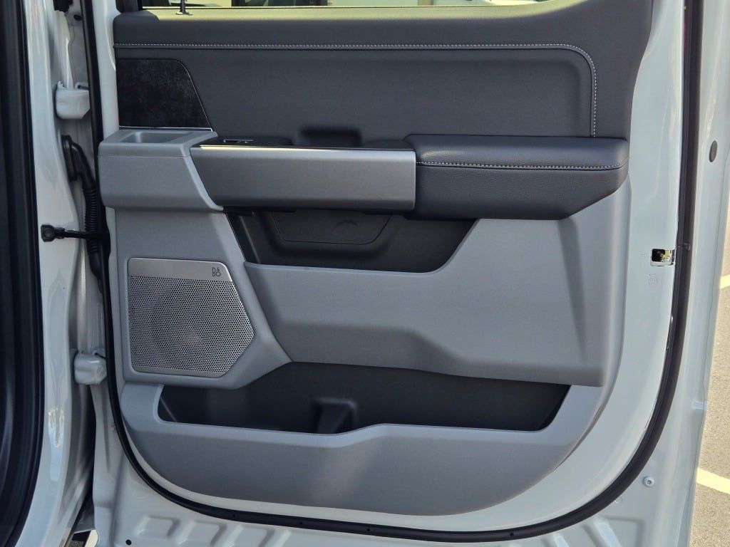 2026 Ford F-350 XLT photo 8