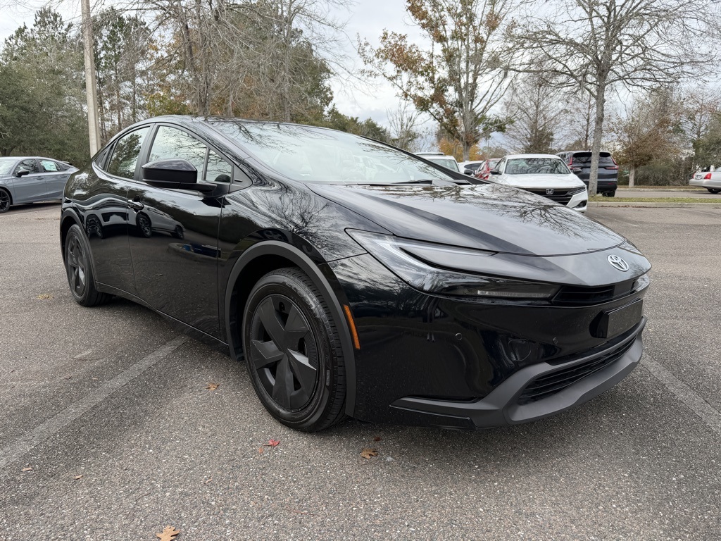 2024 Toyota Prius LE's photo