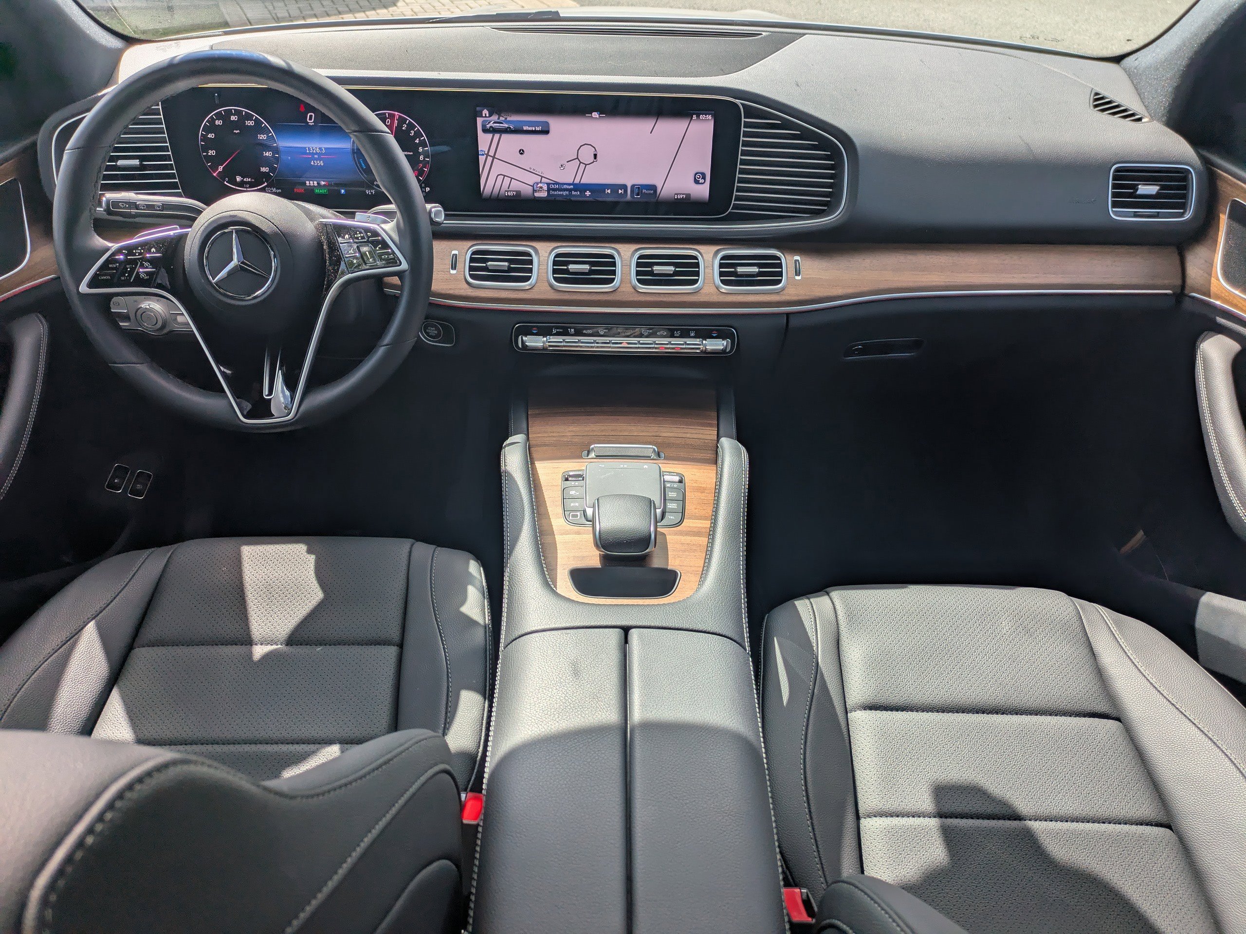 2025 Mercedes Benz GLE photo 2