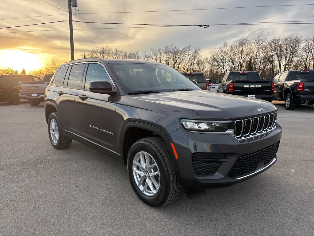 2025 Jeep Grand Cherokee Laredo's photo