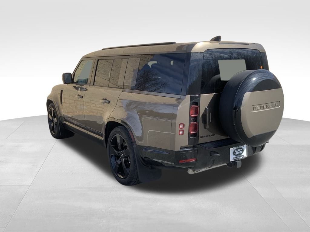 2025 Land Rover Defender 130 X-Dynamic SE photo 3