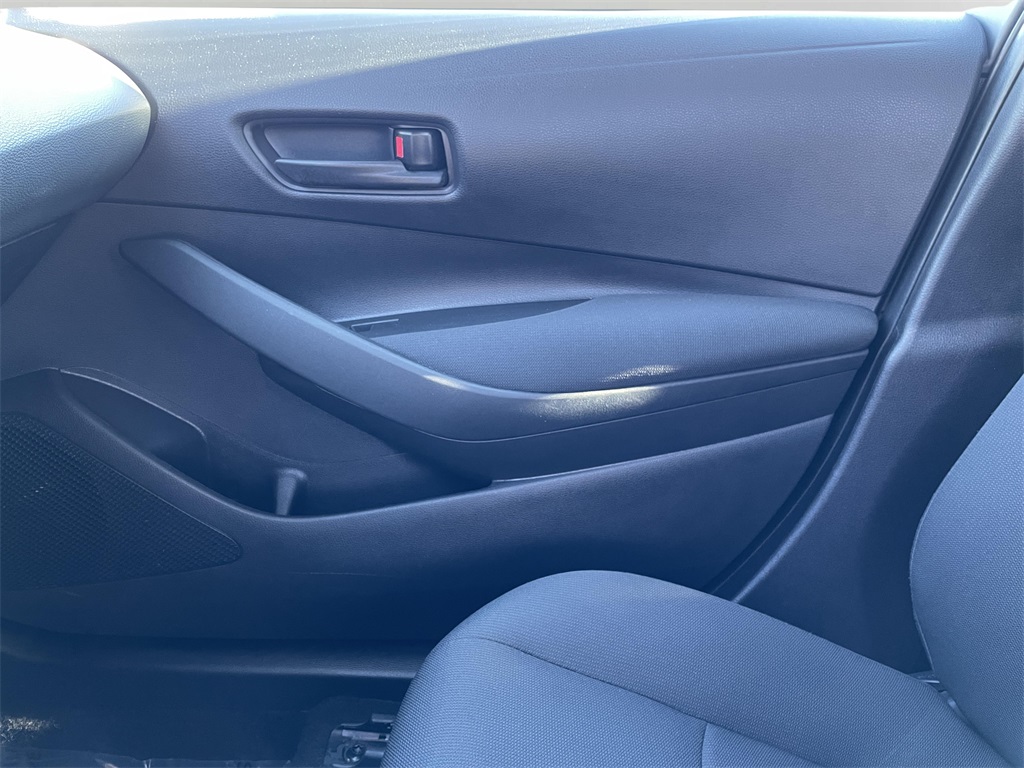 2022 Toyota Corolla LE photo 16