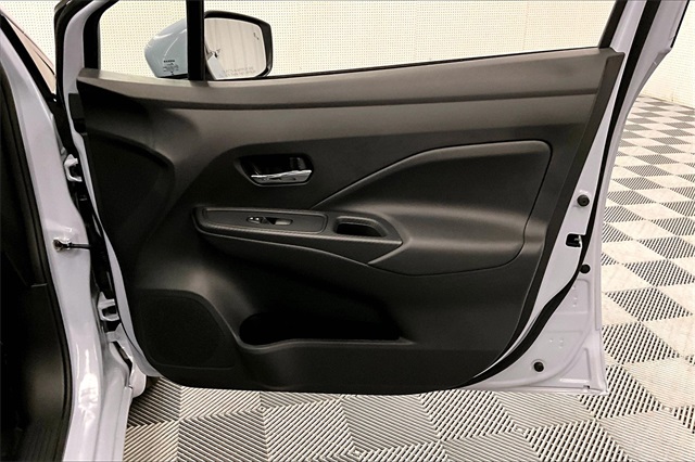 2025 Nissan Versa 1.6 SV photo 29