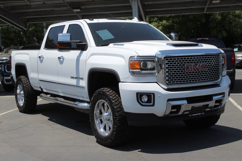 2017 Gmc Sierra 2500 HD Denali photo 4