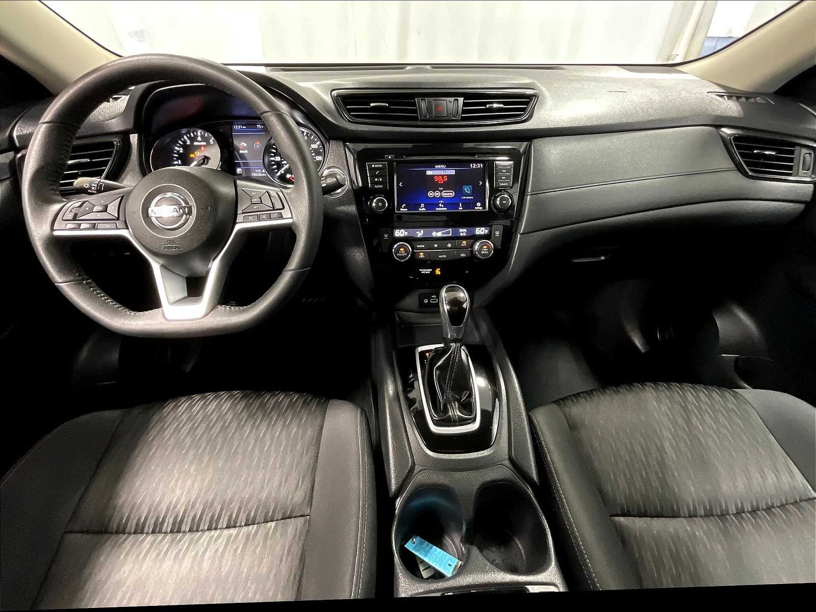 2019 Nissan Rogue SV photo 21
