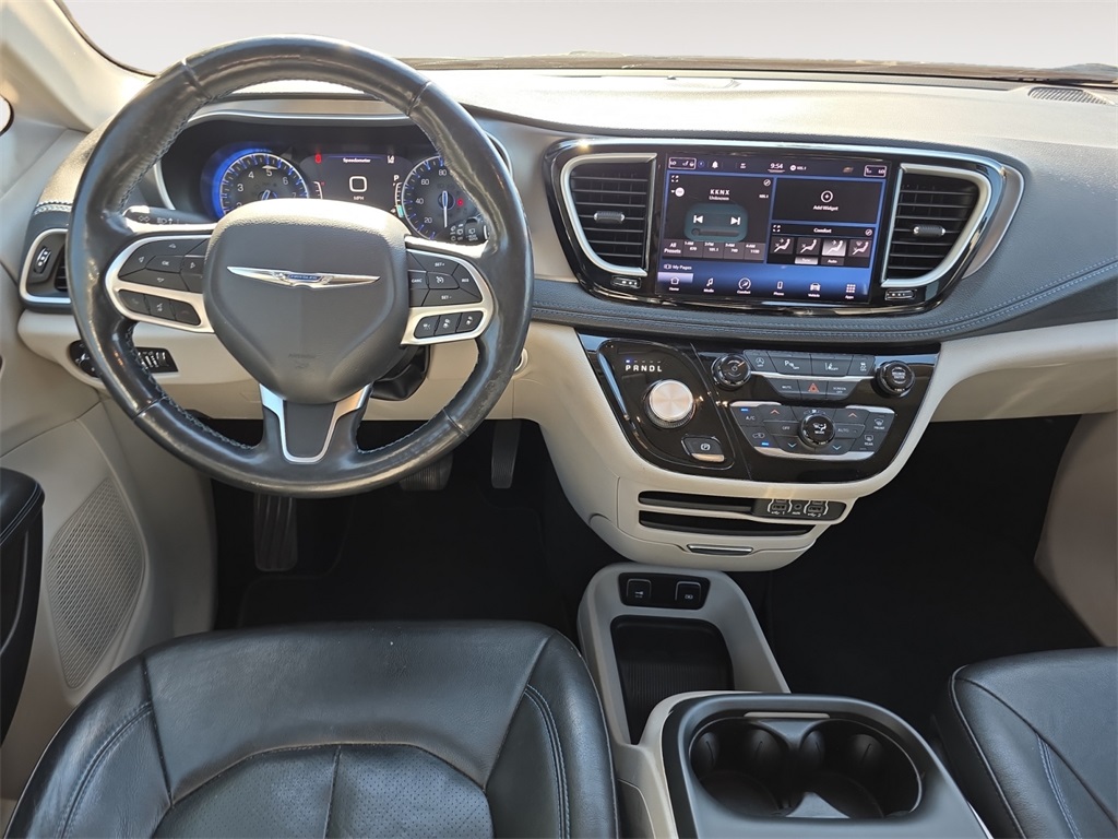 2021 Chrysler Pacifica Touring L photo 10