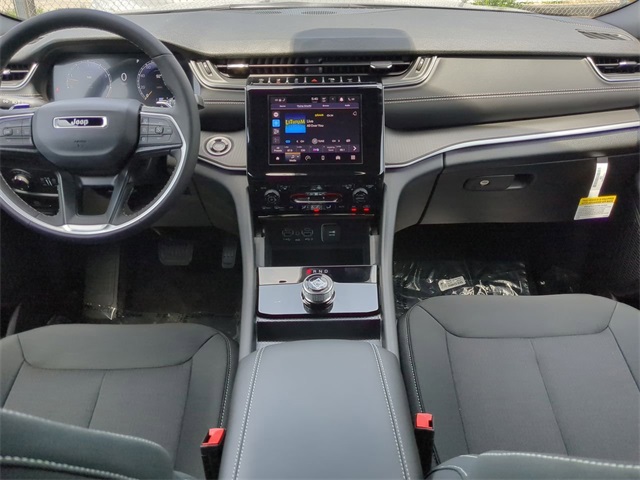2025 Jeep Grand Cherokee Laredo photo 14