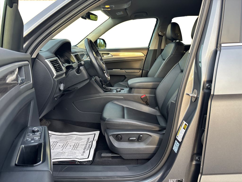 2019 Volkswagen Atlas V6 SE photo 2