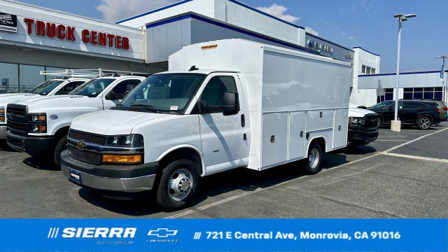 2025 Chevrolet Express Cutaway Base's photo
