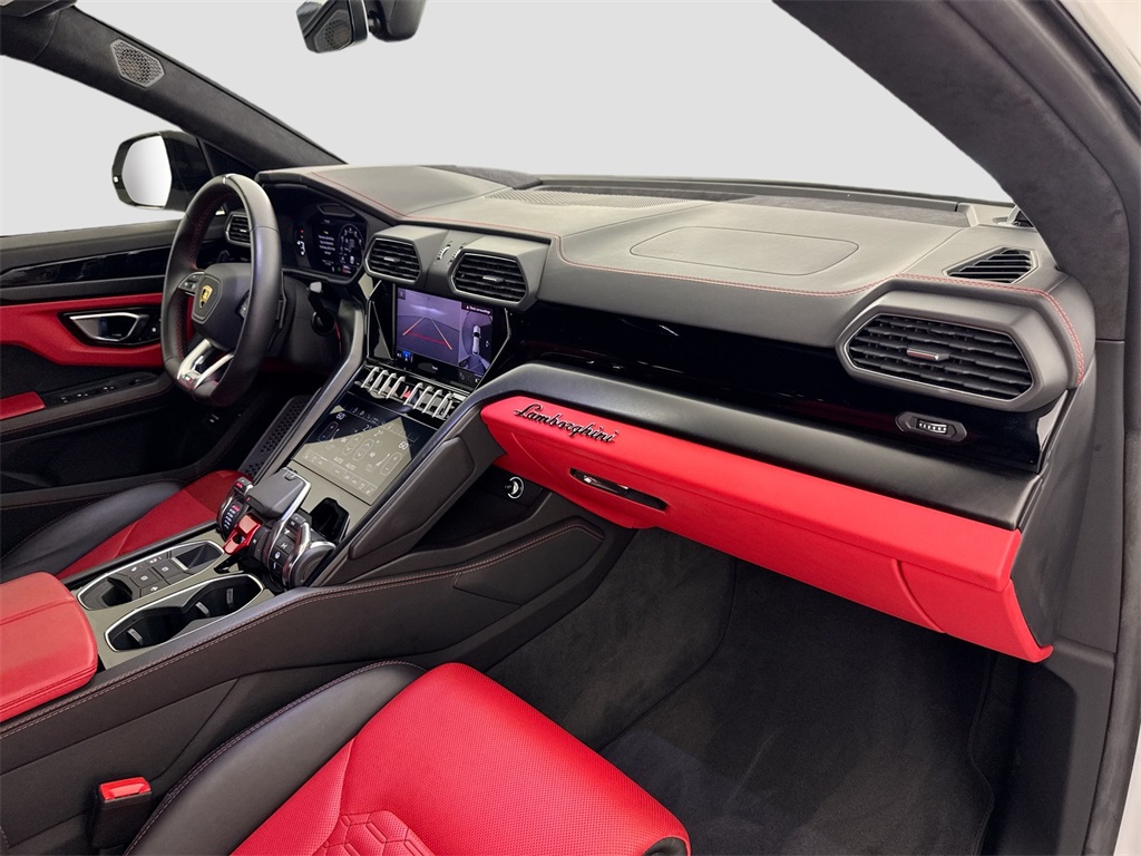 2022 Lamborghini Urus photo 31