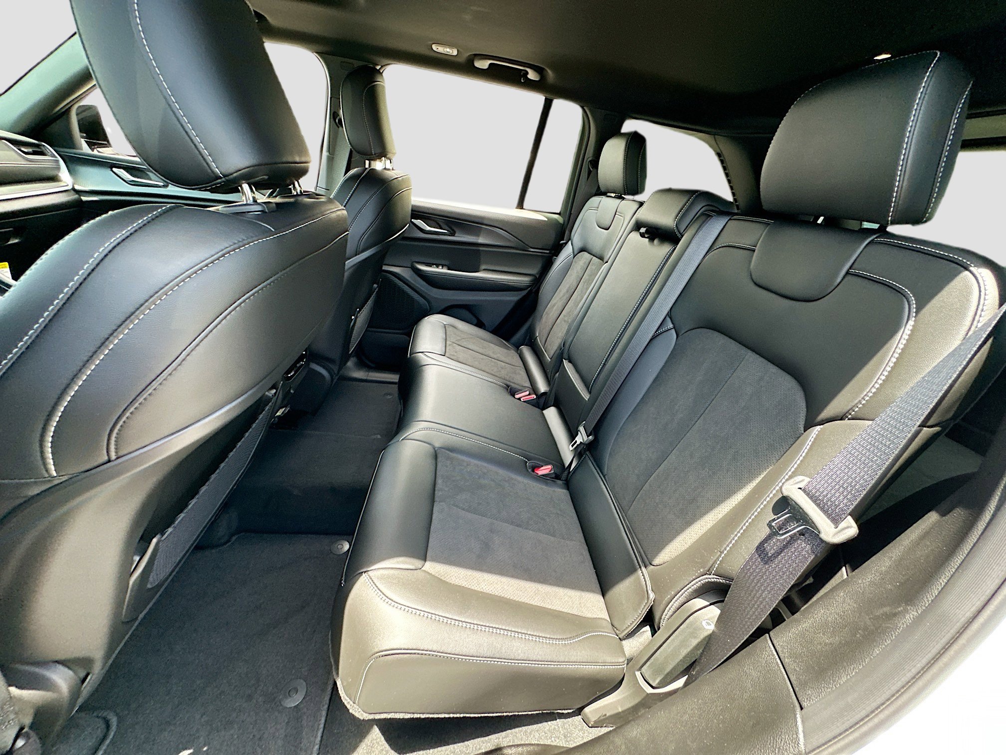 2025 Jeep Grand Cherokee Altitude X photo 16