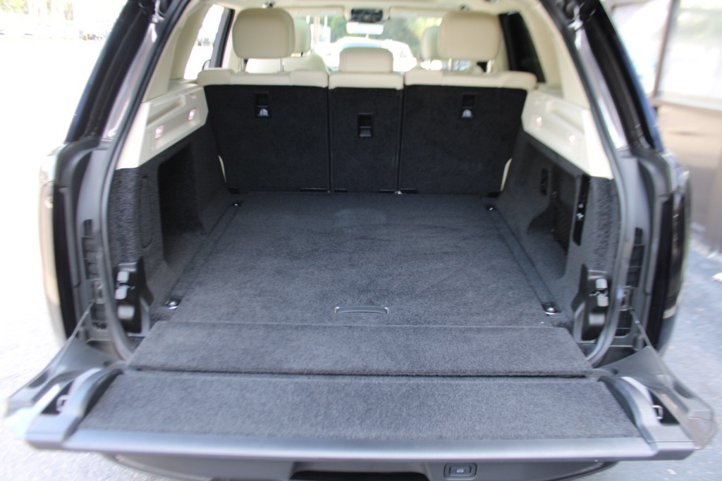 2023 Land Rover Range Rover SE photo 25